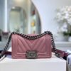 Túi Xách Hàng Hiệu Chanel Boy Vân Chữ V Màu Hồng 20cm (2)