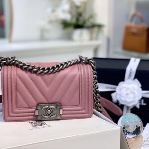 Túi Xách Hàng Hiệu Chanel Boy Vân Chữ V Màu Hồng 20cm (2)