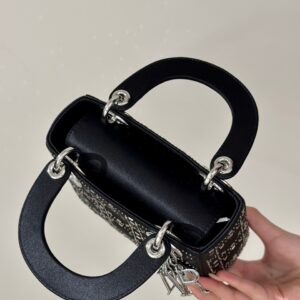 Túi Xách Hàng Hiệu Dior Charm Đính Cườm Cao Cấp Màu Đen 17cm (2)