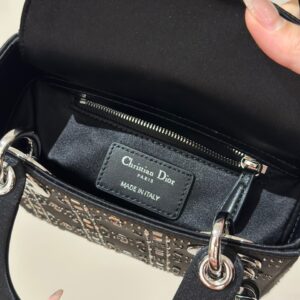 Túi Xách Hàng Hiệu Dior Charm Đính Cườm Cao Cấp Màu Đen 17cm (2)