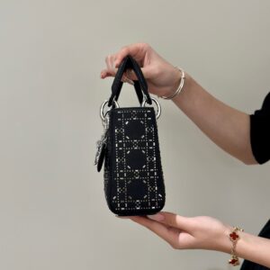 Túi Xách Hàng Hiệu Dior Charm Đính Cườm Cao Cấp Màu Đen 17cm (2)