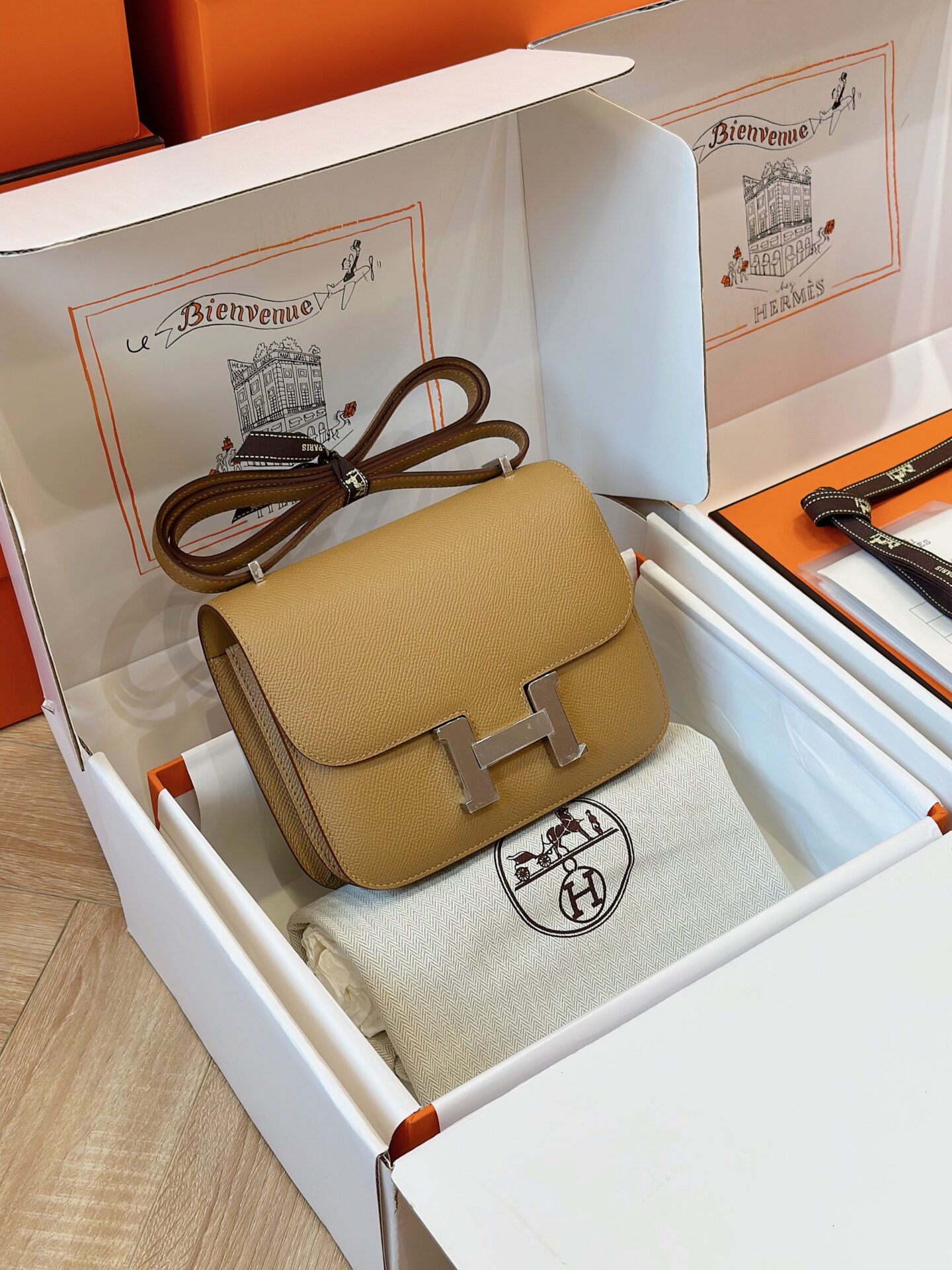 Túi Xách Hermes Constance Replica 11 Cao Cấp Nữ Đeo Chéo 19cm (1) Túi Xách Hermes Constance Replica 11 Cao Cấp Nữ Đeo Chéo 19cm (2)
