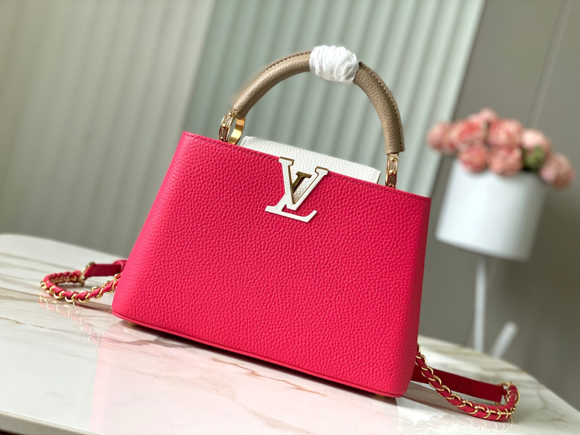 Túi Xách Louis Vuitton LV Capucines BB Replica 11 Cao Cấp Màu Đỏ 27x18x9cm (1) Túi Xách Louis Vuitton LV Capucines BB Replica 11 Cao Cấp Màu Đỏ 27x18x9cm (2)