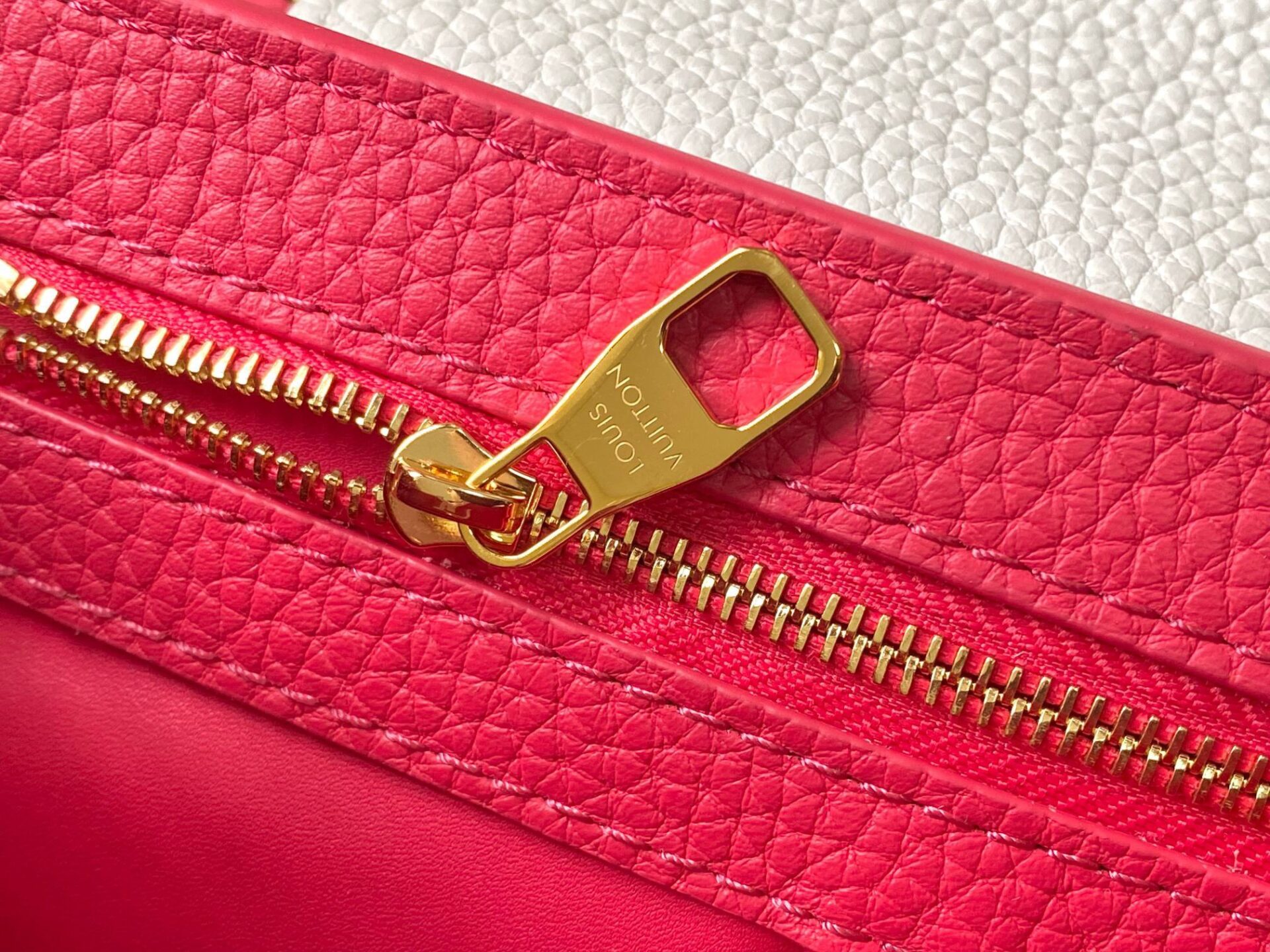 Túi Xách Louis Vuitton LV Capucines BB Replica 11 Cao Cấp Màu Đỏ 27x18x9cm (2) Túi Xách Louis Vuitton LV Capucines BB Replica 11 Cao Cấp Màu Đỏ 27x18x9cm (2)