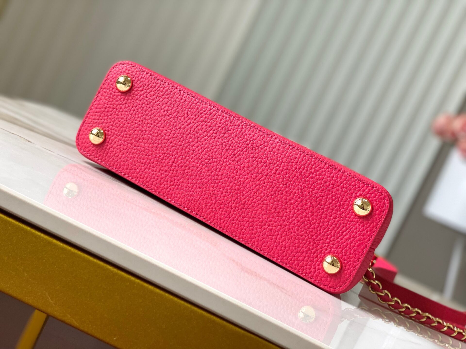 Túi Xách Louis Vuitton LV Capucines BB Replica 11 Cao Cấp Màu Đỏ 27x18x9cm (4) Túi Xách Louis Vuitton LV Capucines BB Replica 11 Cao Cấp Màu Đỏ 27x18x9cm (2)