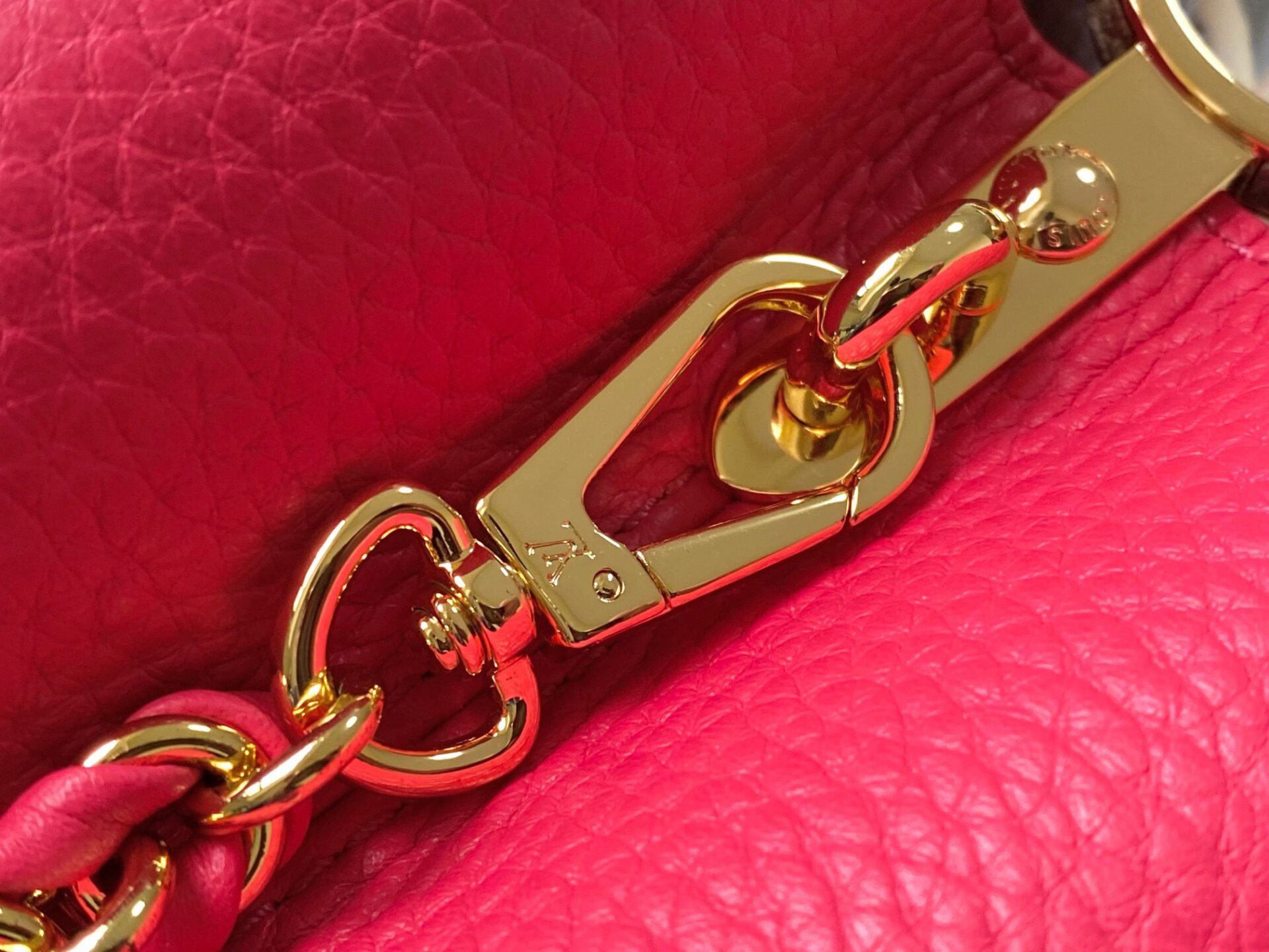 Túi Xách Louis Vuitton LV Capucines BB Replica 11 Cao Cấp Màu Đỏ 27x18x9cm (5) Túi Xách Louis Vuitton LV Capucines BB Replica 11 Cao Cấp Màu Đỏ 27x18x9cm (2)