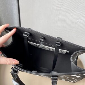 Túi Xách Louis Vuitton LV On The Go Họa Tiết Chấm Bi Rep 11 35x27x14cm (2)