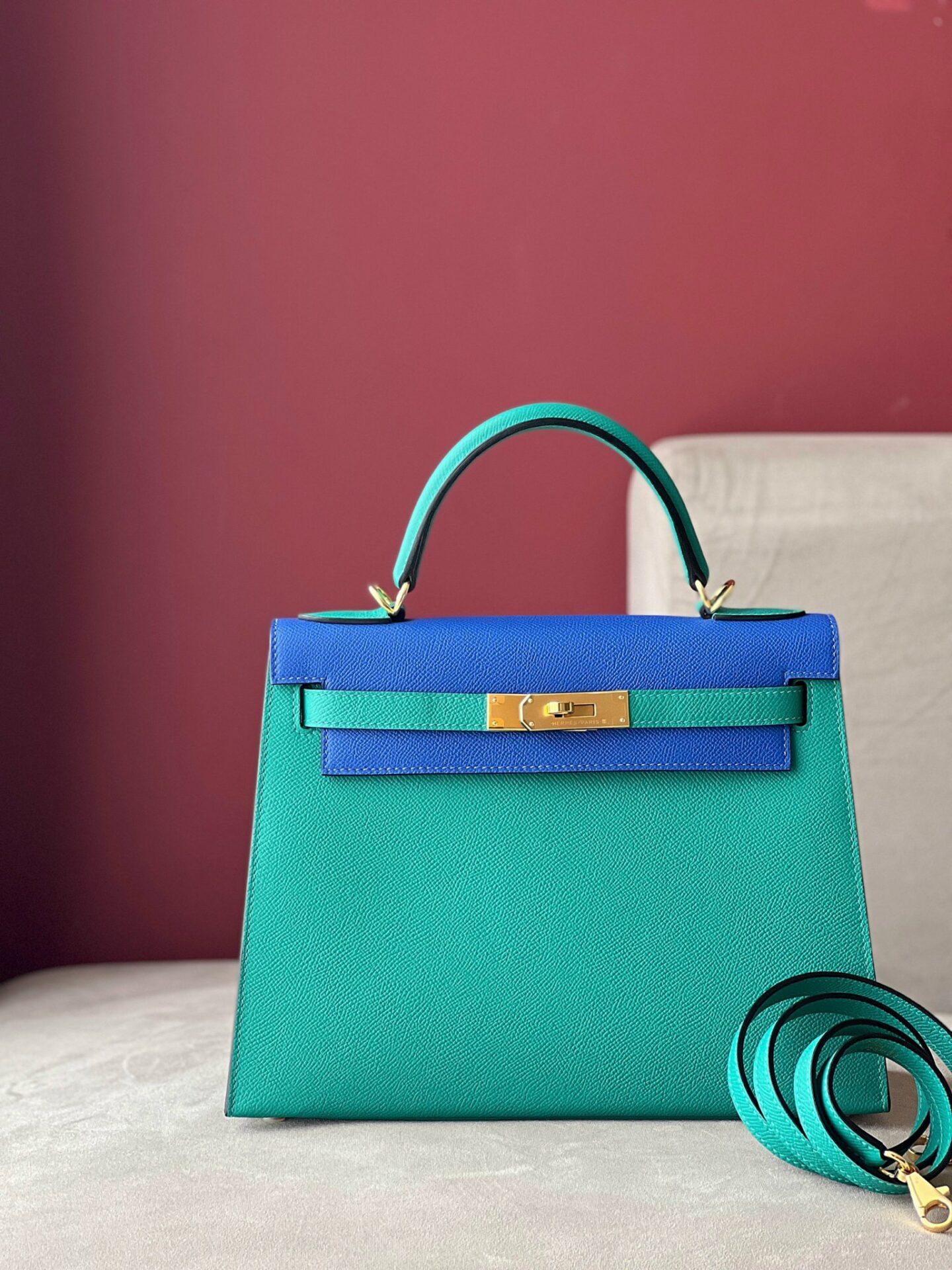Túi Xách Nữ Hermes Kelly Da Epsom Mix 2 Màu Xanh Replica 11 28cm (7) Túi Xách Nữ Hermes Kelly Da Epsom Mix 2 Màu Xanh Replica 11 28cm (2)