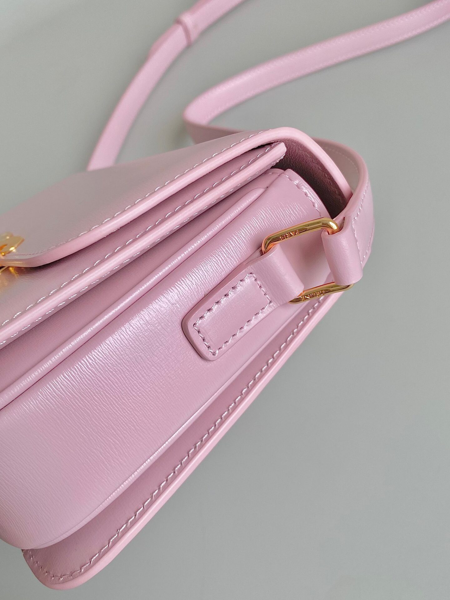 Túi Celine Triomphe Shoulder Bag Replica 11 Nữ Màu Hồng 18 (4) Túi Celine Triomphe Shoulder Bag Replica 11 Nữ Màu Hồng 18 (2)