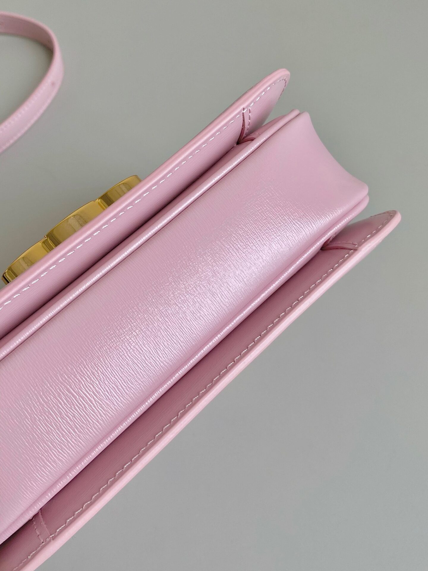 Túi Celine Triomphe Shoulder Bag Replica 11 Nữ Màu Hồng 18 (5) Túi Celine Triomphe Shoulder Bag Replica 11 Nữ Màu Hồng 18 (2)