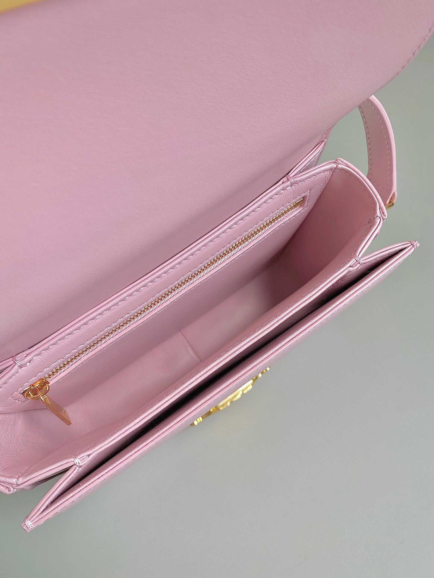 Túi Celine Triomphe Shoulder Bag Replica 11 Nữ Màu Hồng 18 (8) Túi Celine Triomphe Shoulder Bag Replica 11 Nữ Màu Hồng 18 (2)