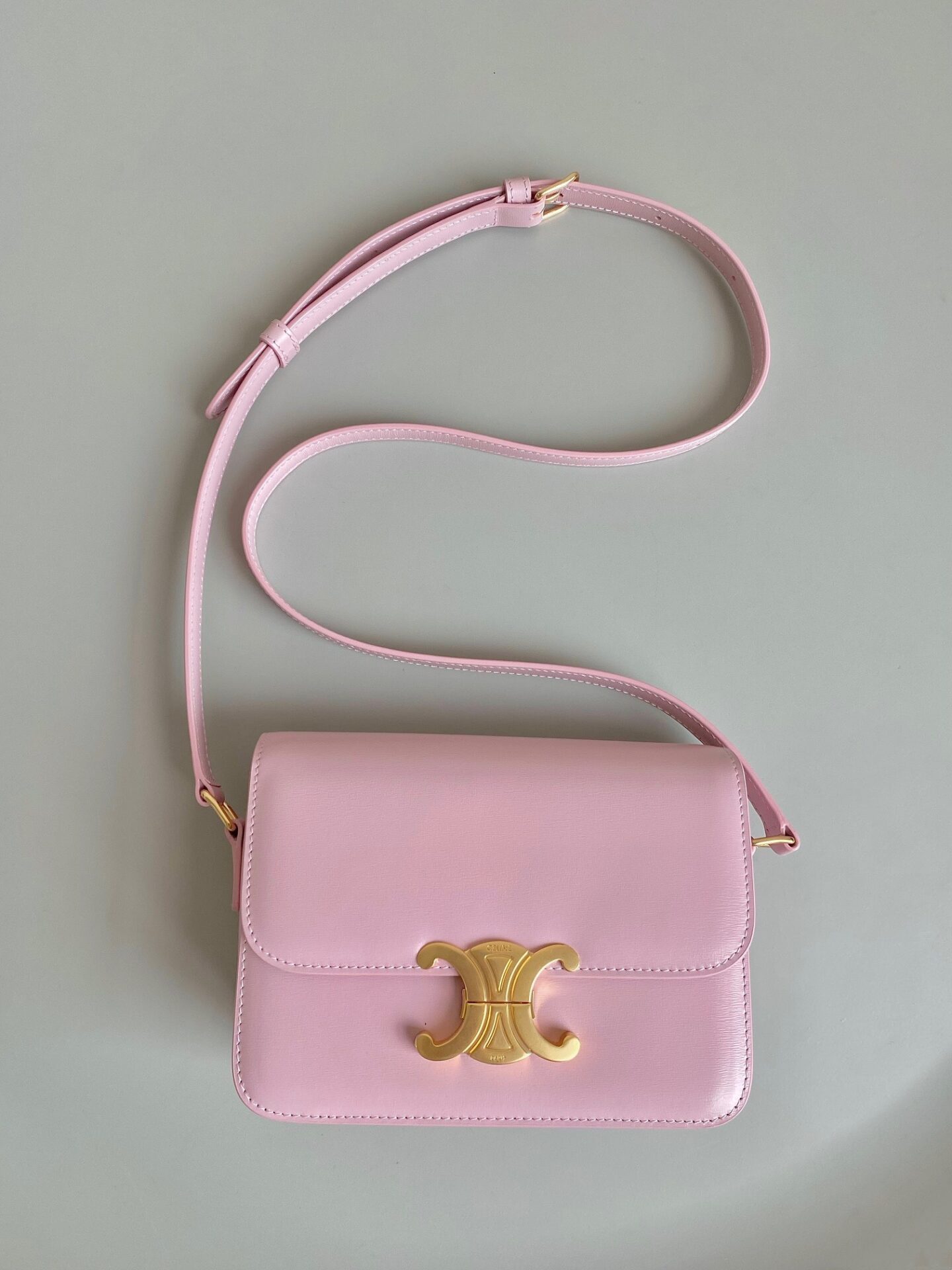 Túi Celine Triomphe Shoulder Bag Replica 11 Nữ Màu Hồng 18 (9) Túi Celine Triomphe Shoulder Bag Replica 11 Nữ Màu Hồng 18 (2)