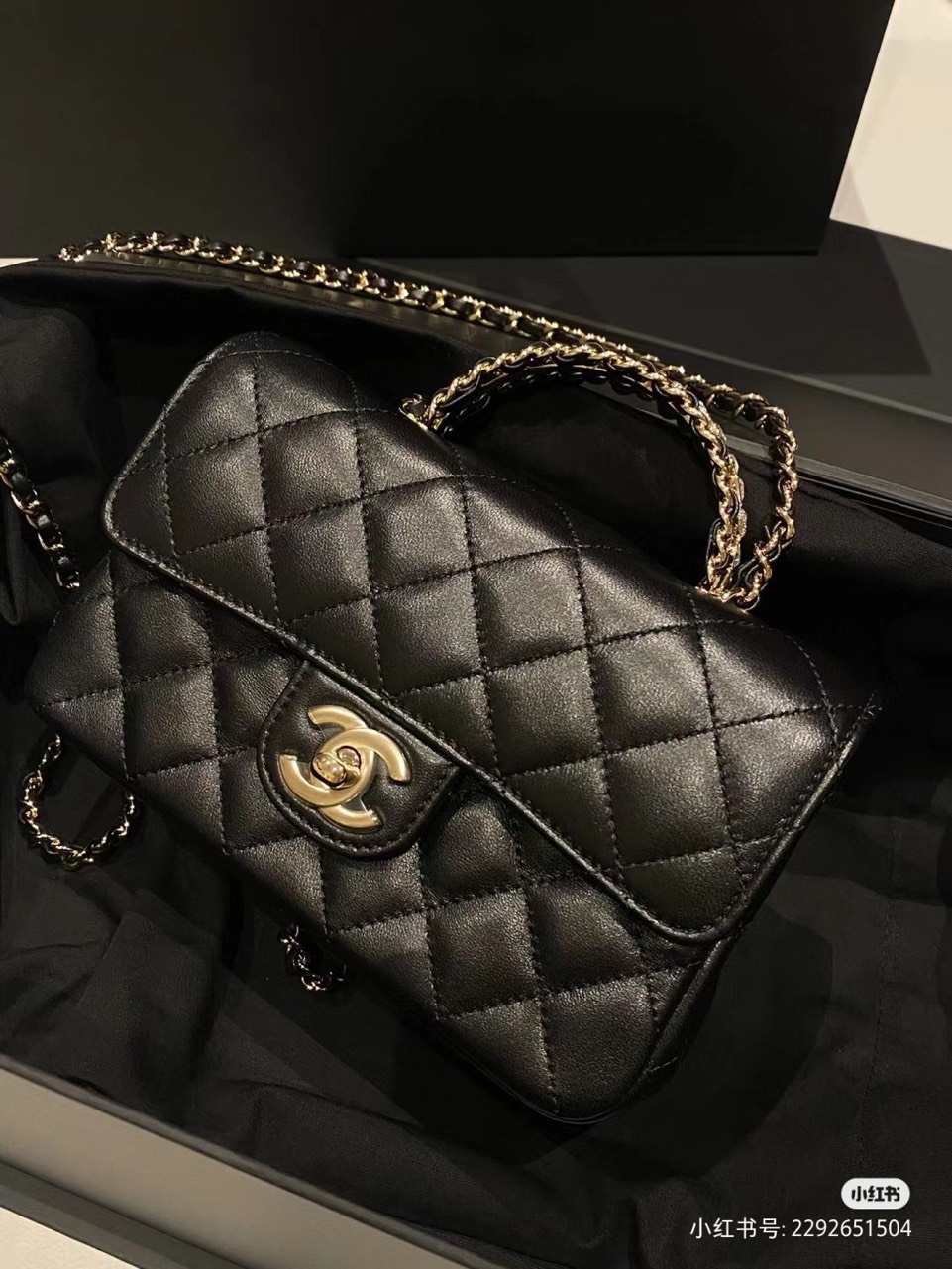 Túi Chanel Gabrielle Quai Đeo Đính Đá Replica 11 Cao Cấp 20cm (4) Túi Chanel Gabrielle Quai Đeo Đính Đá Replica 11 Cao Cấp 20cm (9)