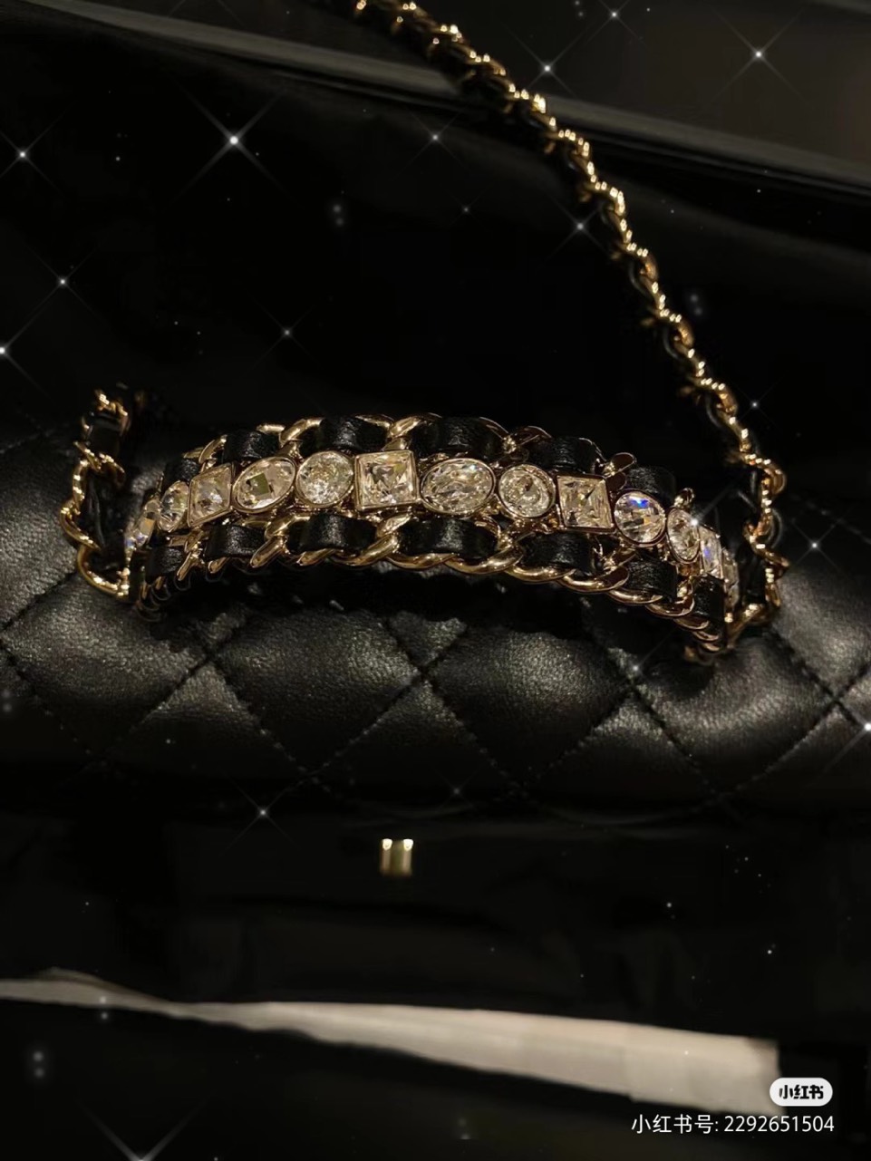 Túi Chanel Gabrielle Quai Đeo Đính Đá Replica 11 Cao Cấp 20cm (6) Túi Chanel Gabrielle Quai Đeo Đính Đá Replica 11 Cao Cấp 20cm (9)