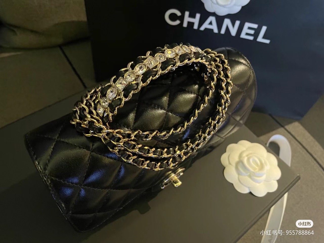 Túi Chanel Gabrielle Quai Đeo Đính Đá Replica 11 Cao Cấp 20cm (7) Túi Chanel Gabrielle Quai Đeo Đính Đá Replica 11 Cao Cấp 20cm (9)