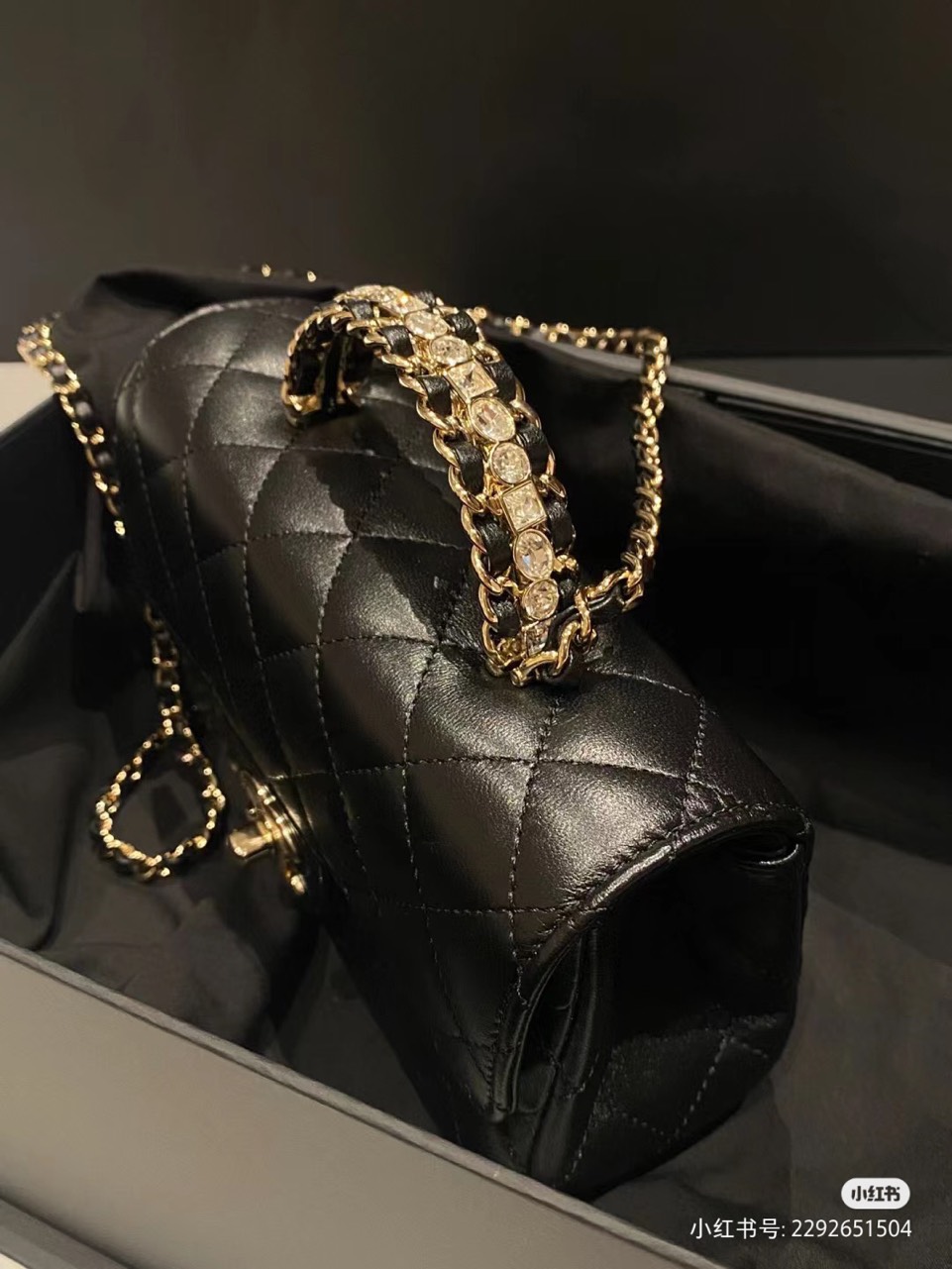 Túi Chanel Gabrielle Quai Đeo Đính Đá Replica 11 Cao Cấp 20cm (8) Túi Chanel Gabrielle Quai Đeo Đính Đá Replica 11 Cao Cấp 20cm (9)