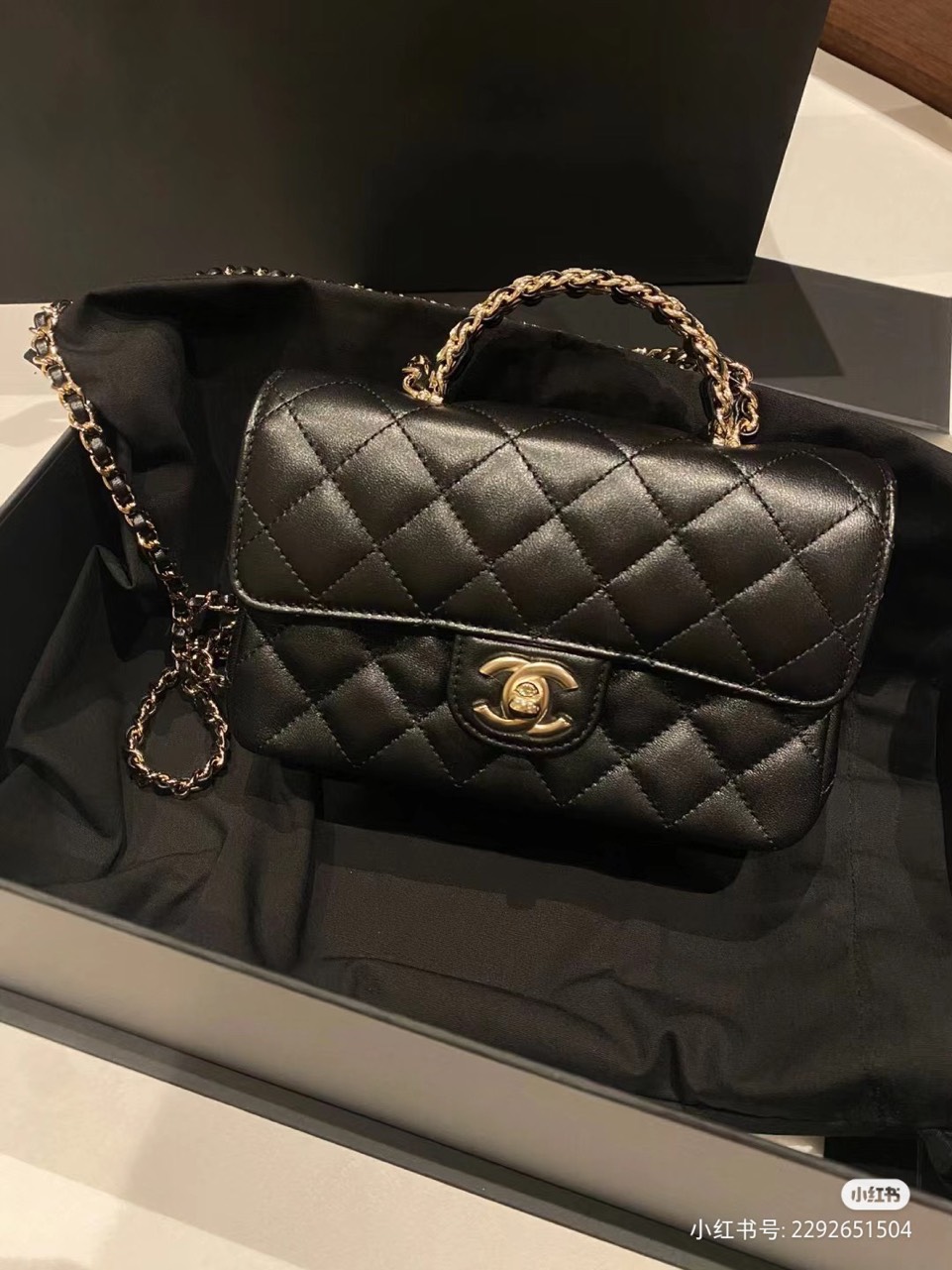 Túi Chanel Gabrielle Quai Đeo Đính Đá Replica 11 Cao Cấp 20cm (9) Túi Chanel Gabrielle Quai Đeo Đính Đá Replica 11 Cao Cấp 20cm (9)