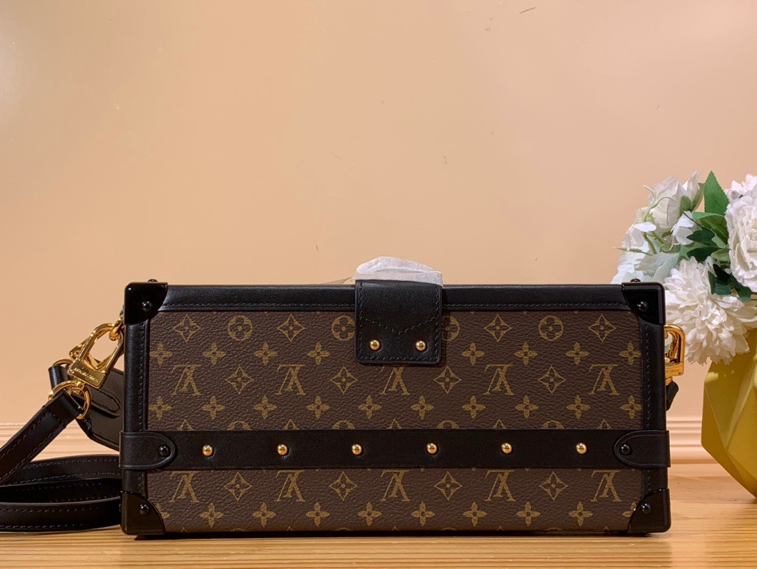 Túi Dạng Hộp Louis Vuitton LV Petite Malle Họa Tiết Monogram Rep 11 27x12x6 (5) Túi Dạng Hộp Louis Vuitton LV Petite Malle Họa Tiết Monogram Rep 11 27x12x6 (2)