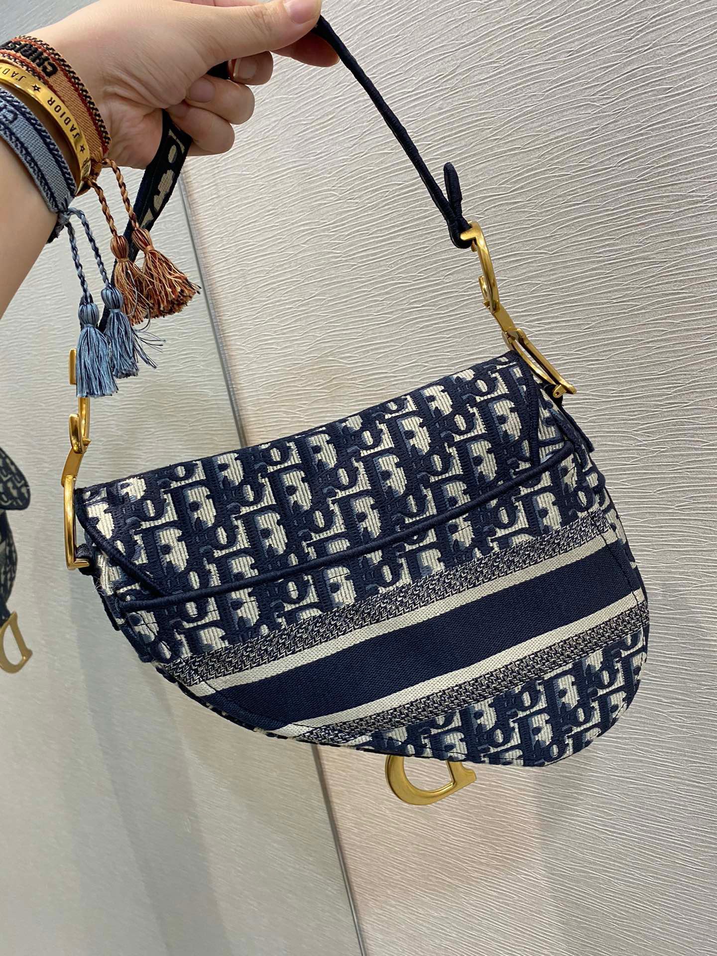 Túi Dior Saddle Yên Ngựa Họa Tiết Dior Canvas Rep 11 Cao Cấp 25x20x6 (1) Túi Dior Saddle Yên Ngựa Họa Tiết Dior Canvas Rep 11 Cao Cấp 25x20x6 (2)