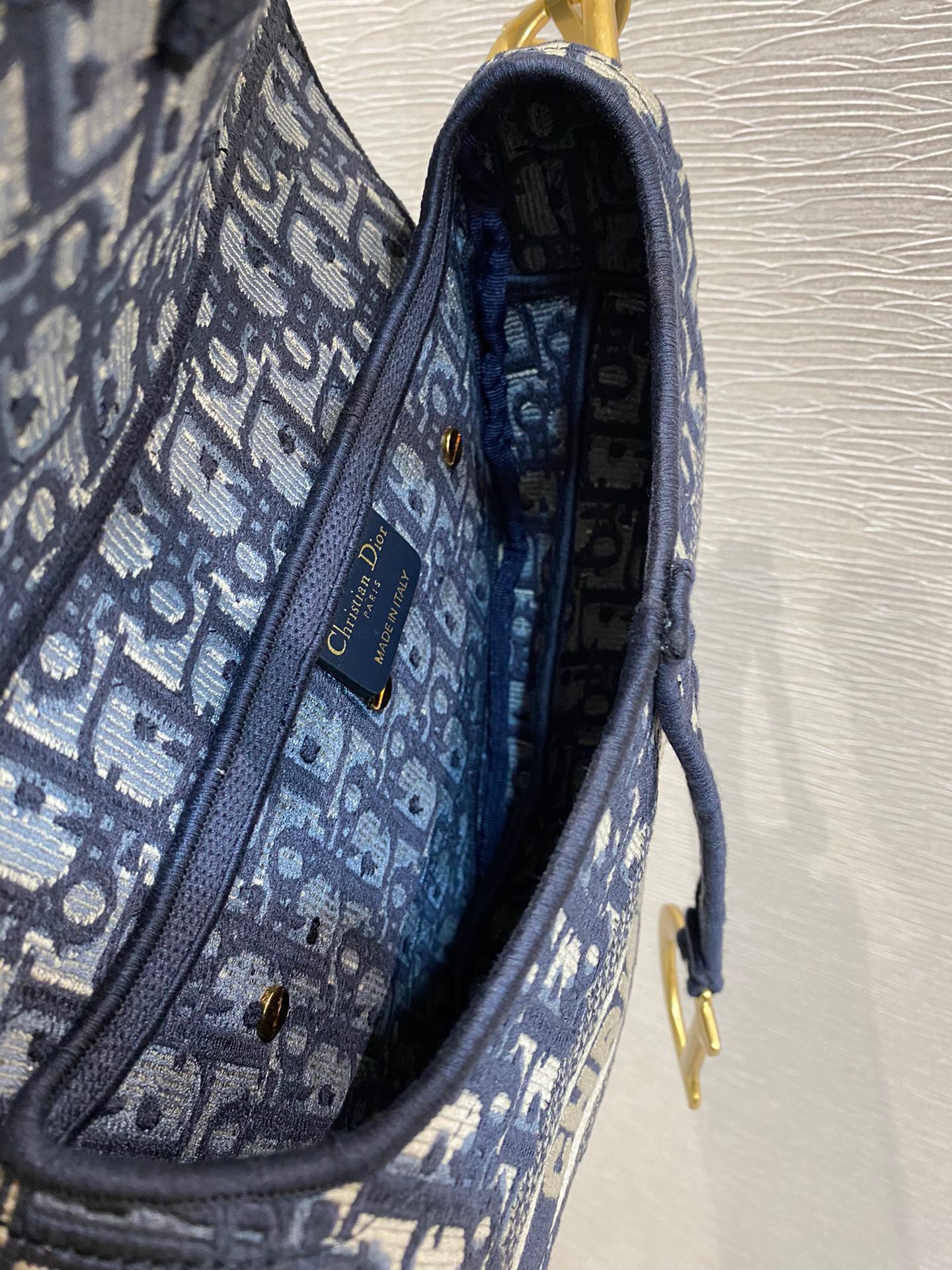 Túi Dior Saddle Yên Ngựa Họa Tiết Dior Canvas Rep 11 Cao Cấp 25x20x6 (6) Túi Dior Saddle Yên Ngựa Họa Tiết Dior Canvas Rep 11 Cao Cấp 25x20x6 (2)