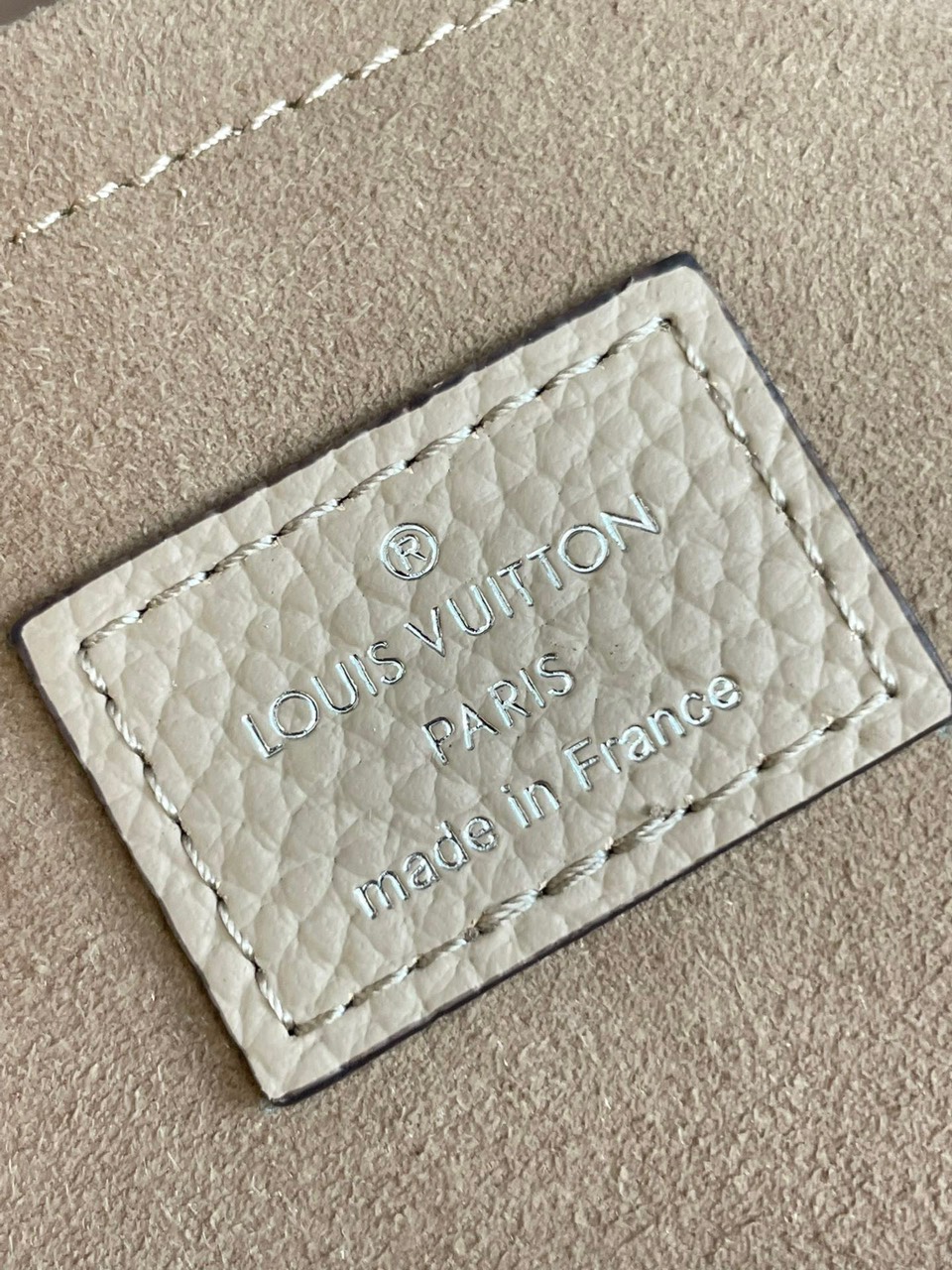 Túi Louis Vuitton LV Baia Mahina Họa Tiết Hoa Mono Like Auth 26x17x7 (1) Túi Louis Vuitton LV Baia Mahina Họa Tiết Hoa Mono Like Auth 26x17x7 (2)