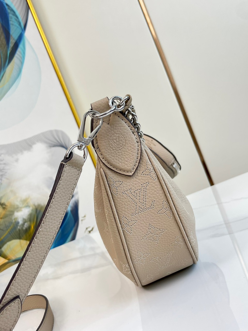 Túi Louis Vuitton LV Baia Mahina Họa Tiết Hoa Mono Like Auth 26x17x7 (5) Túi Louis Vuitton LV Baia Mahina Họa Tiết Hoa Mono Like Auth 26x17x7 (2)