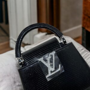 Túi Louis Vuitton LV Capucines Da Kì Nhông Like Auth Màu Đen 21cm (2)
