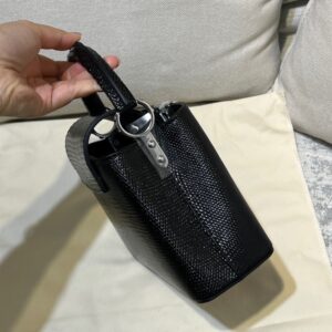 Túi Louis Vuitton LV Capucines Da Kì Nhông Like Auth Màu Đen 21cm (2)