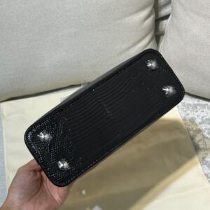 Túi Louis Vuitton LV Capucines Da Kì Nhông Like Auth Màu Đen 21cm (2)