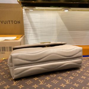 Túi Louis Vuitton LV New Wave Like Auth Cao Cấp Da Bò 24x14x9cm (2)