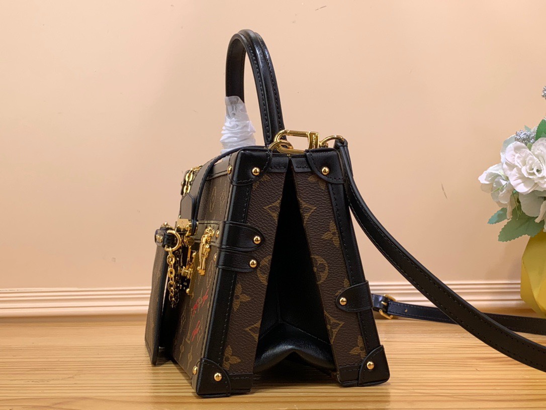 Túi Louis Vuitton LV Petite Malle V Replica 11 Họa Tiết Monogram 24x16x13cm (1) Túi Louis Vuitton LV Petite Malle V Replica 11 Họa Tiết Monogram 24x16x13cm (1)