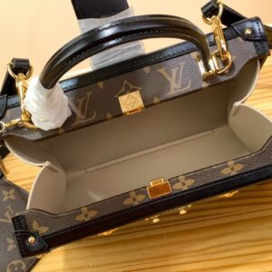 Túi Louis Vuitton LV Petite Malle V Replica 11 Họa Tiết Monogram 24x16x13cm (1)