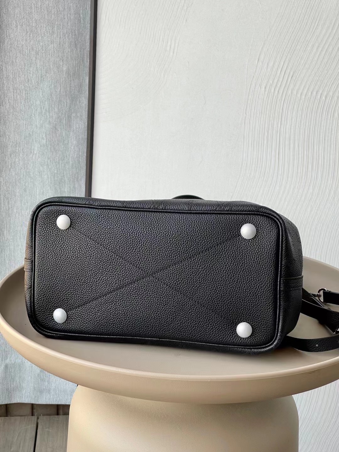 Túi Siêu Cấp Nữ Louis Vuitton LV Blossom Họa Tiết Monogram Màu Đen 20x20x12 (5) Túi Siêu Cấp Nữ Louis Vuitton LV Blossom Họa Tiết Monogram Màu Đen 20x20x12 (1)