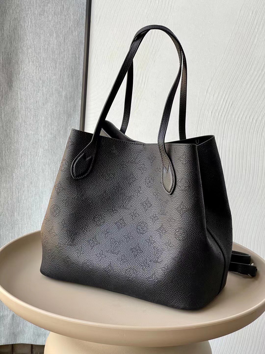 Túi Siêu Cấp Nữ Louis Vuitton LV Blossom Họa Tiết Monogram Màu Đen 20x20x12 (7) Túi Siêu Cấp Nữ Louis Vuitton LV Blossom Họa Tiết Monogram Màu Đen 20x20x12 (1)