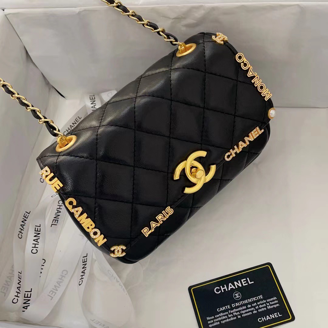 Túi Xách Cao Cấp Chanel Charm Nữ Màu Đen Khóa Vàng 21cm (3) Túi Xách Cao Cấp Chanel Charm Nữ Màu Đen Khóa Vàng 21cm (2)