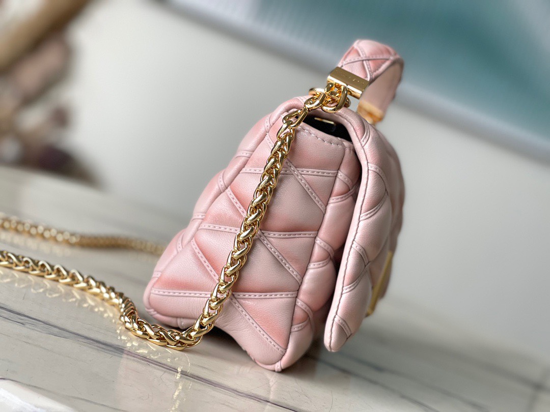 Túi Xách Cao Cấp Louis Vuitton LV Twist Nữ Màu Hồng 23x16x10cm (7) Túi Xách Cao Cấp Louis Vuitton LV Twist Nữ Màu Hồng 23x16x10cm (2)