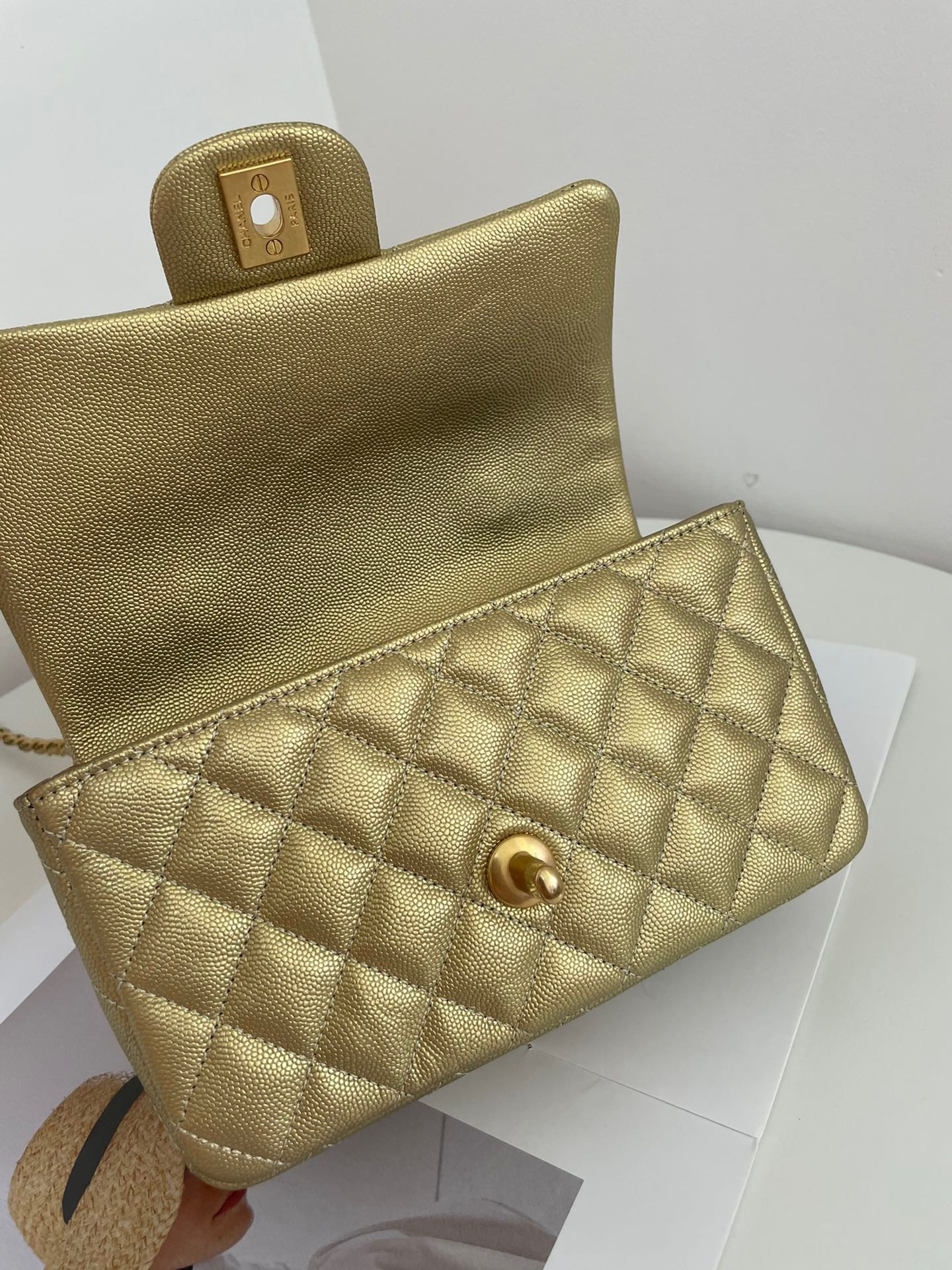 Túi Xách Chanel Handle Bag Mini Màu Vàng Replica 11 Cao Cấp 20cm (7) Túi Xách Chanel Handle Bag Mini Màu Vàng Replica 11 Cao Cấp 20cm (2)