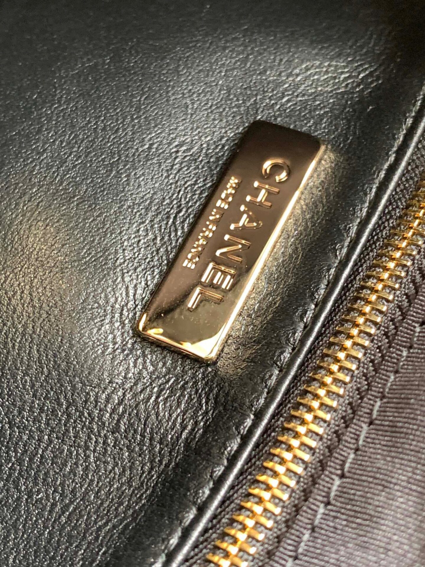 Túi Xách Hàng Hiệu Chanel 31 Bag Nữ Màu Trắng 22x23x5 (2) Túi Xách Hàng Hiệu Chanel 31 Bag Nữ Màu Trắng 22x23x5 (2)