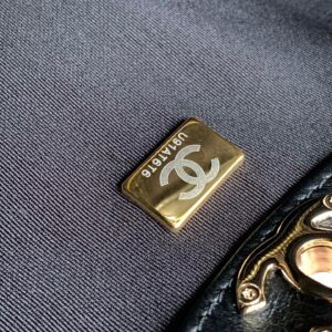 Túi Xách Hàng Hiệu Chanel 31 Bag Nữ Màu Trắng 22x23x5 (2)