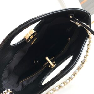 Túi Xách Hàng Hiệu Chanel 31 Bag Nữ Màu Trắng 22x23x5 (2)