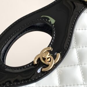 Túi Xách Hàng Hiệu Chanel 31 Bag Nữ Màu Trắng 22x23x5 (2)