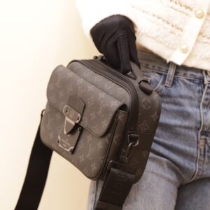 Túi Xách Hàng Hiệu Louis Vuitton LV Slock Taurillon Màu Xám 22x18x8cm (2)