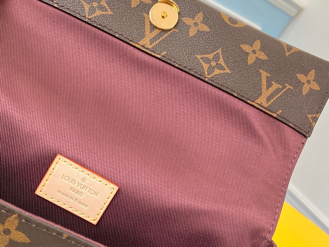 Túi Xách Louis Vuitton LV Clunny Monogram Replica 11 Cao Cấp 28x20cm (1) Túi Xách Louis Vuitton LV Clunny Monogram Replica 11 Cao Cấp 28x20cm (2)