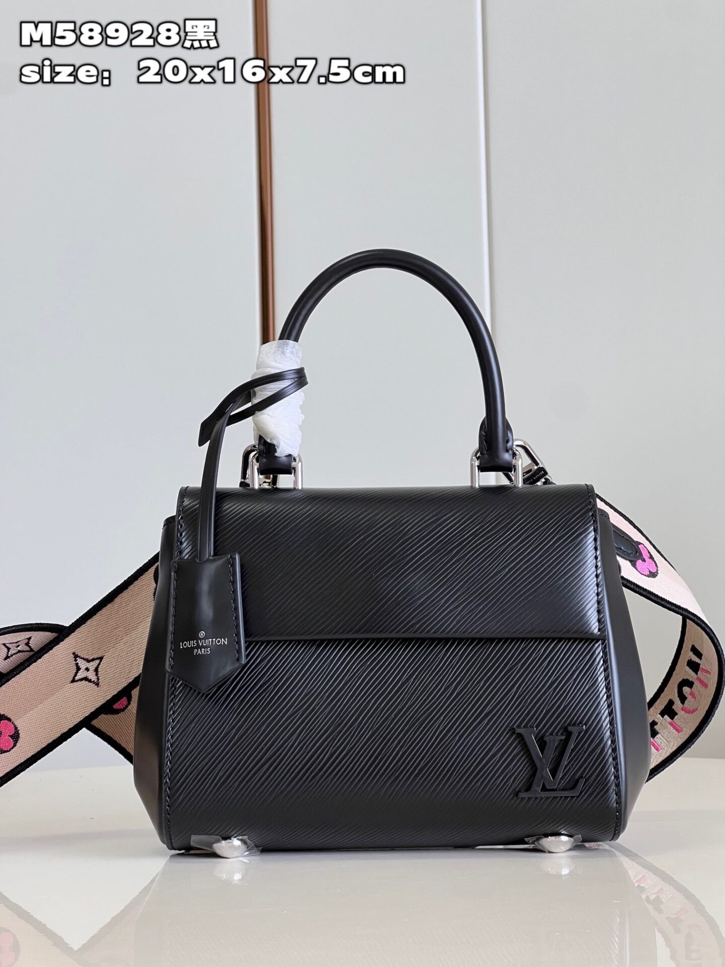 Túi Xách Louis Vuitton LV Clunny Replica 11 Cao Cấp Nữ Màu Đen 20x16cm (1) Túi Xách Louis Vuitton LV Clunny Replica 11 Cao Cấp Nữ Màu Đen 20x16cm (2)