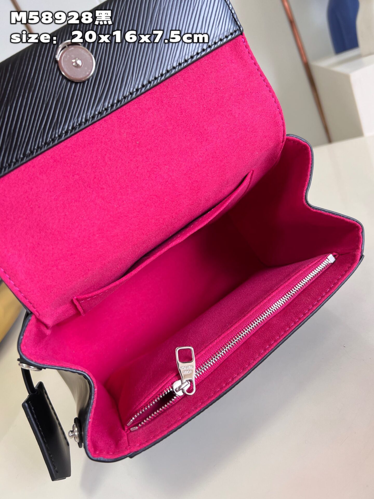 Túi Xách Louis Vuitton LV Clunny Replica 11 Cao Cấp Nữ Màu Đen 20x16cm (2) Túi Xách Louis Vuitton LV Clunny Replica 11 Cao Cấp Nữ Màu Đen 20x16cm (2)