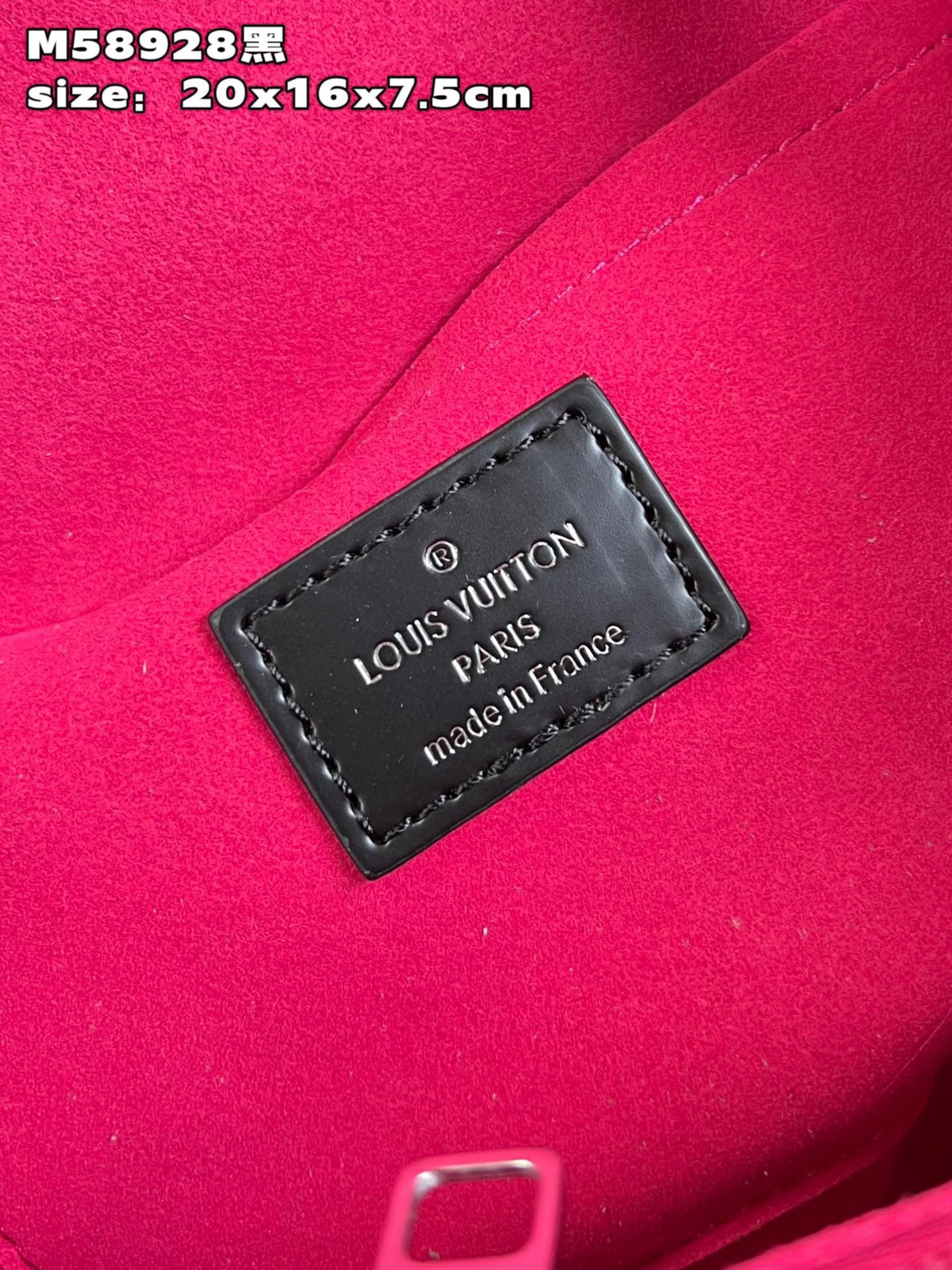 Túi Xách Louis Vuitton LV Clunny Replica 11 Cao Cấp Nữ Màu Đen 20x16cm (3) Túi Xách Louis Vuitton LV Clunny Replica 11 Cao Cấp Nữ Màu Đen 20x16cm (2)