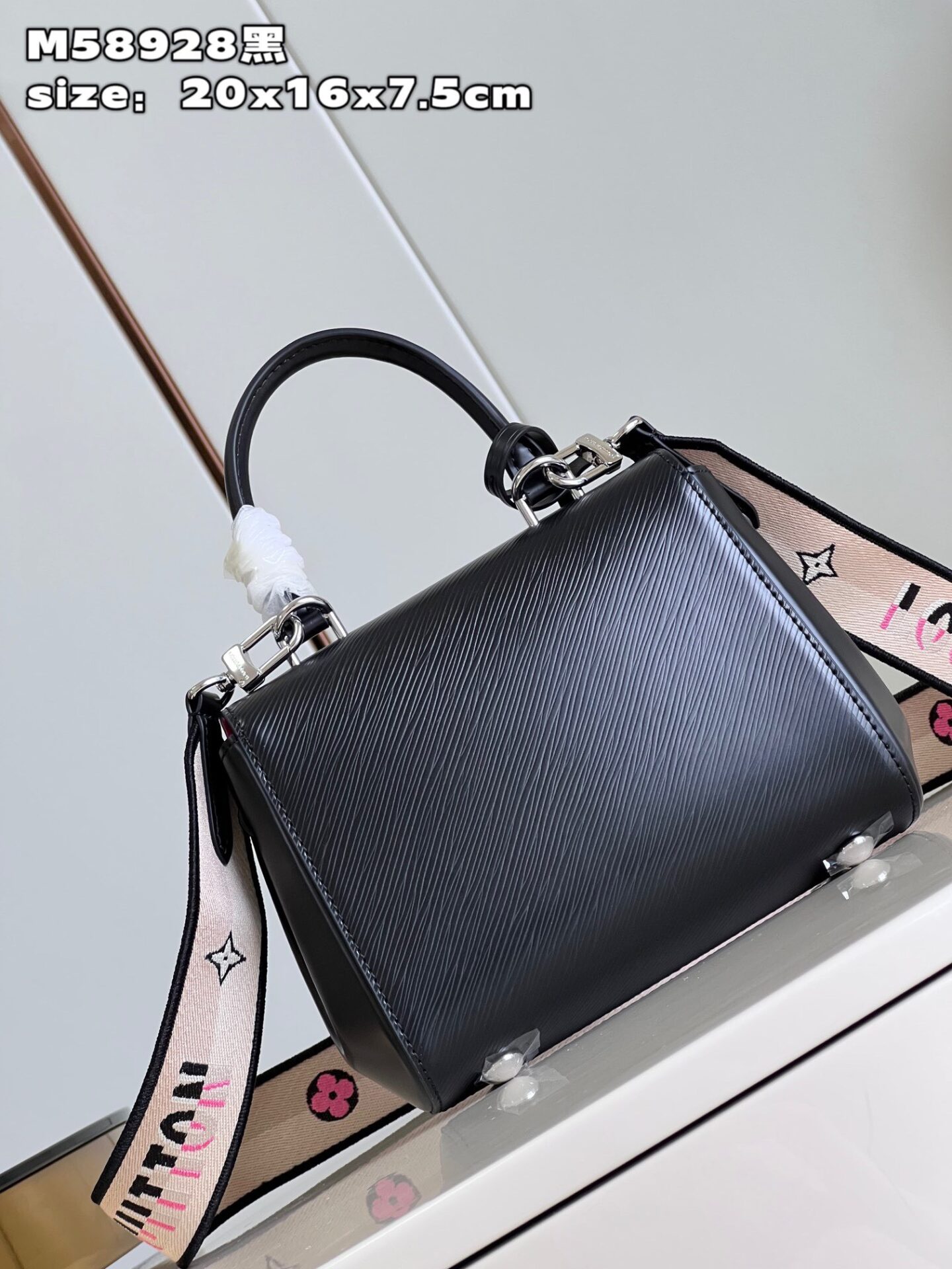 Túi Xách Louis Vuitton LV Clunny Replica 11 Cao Cấp Nữ Màu Đen 20x16cm (5) Túi Xách Louis Vuitton LV Clunny Replica 11 Cao Cấp Nữ Màu Đen 20x16cm (2)