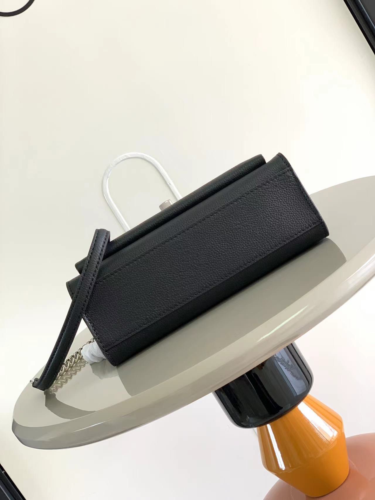 Túi Xách Louis Vuitton LV Mylockme Chain Bag Replica 11 Màu Đen 22.5x17x5 (12) Túi Xách Louis Vuitton LV Mylockme Chain Bag Replica 11 Màu Đen 22.5x17x5 (7)