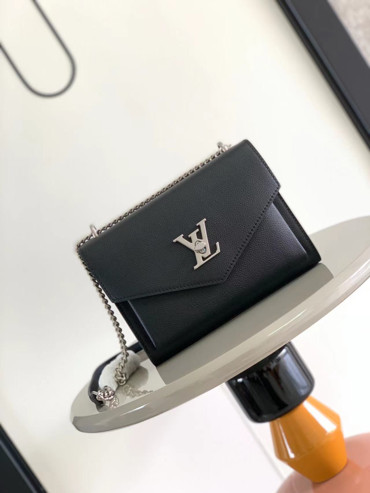 Túi Xách Louis Vuitton LV Mylockme Chain Bag Replica 11 Màu Đen 22.5x17x5 (7) Túi Xách Louis Vuitton LV Mylockme Chain Bag Replica 11 Màu Đen 22.5x17x5 (7)