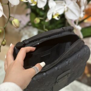 Túi Xách Louis Vuitton LV Slock Monogram Like Auth Màu Đen 22x18x8cm (2)